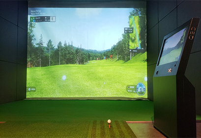 東京都江東区のYOASOBI様(ゴルフバー)に『QED弾道解析型シミュレーター』を設置致しました。