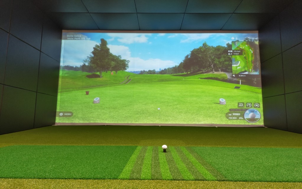 愛知県名古屋市名東区八前に新規オープンするGOLF LIFE様 (会員制インドアゴルフ場)に『QED弾道解析型シミュレーター(左右打席兼用センサー/オートティーアップ付属)』を設置致しました。